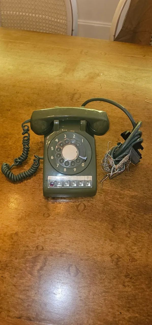 Telefone de disco antigo anos 70 80 ótimo estado verde 