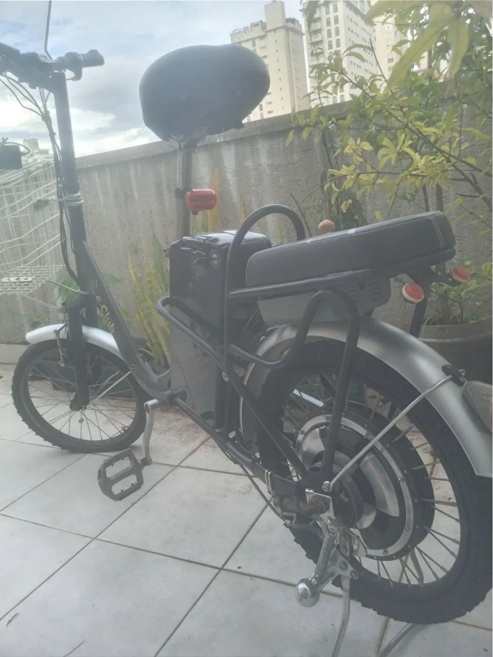 VENDO BICICLETA ELÉTRICA USADA  - Foto 3