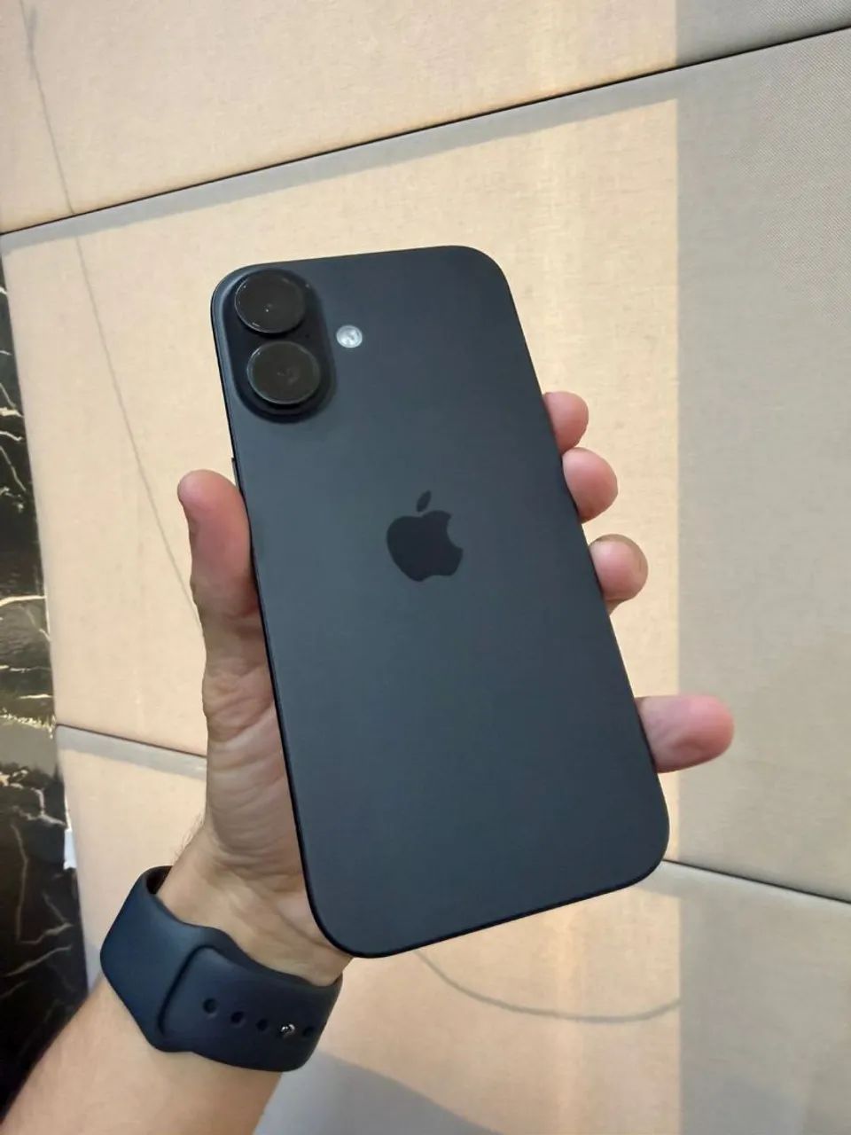Iphone 16 128gb 99% de saúde de bateria - Celulares e Smartphones