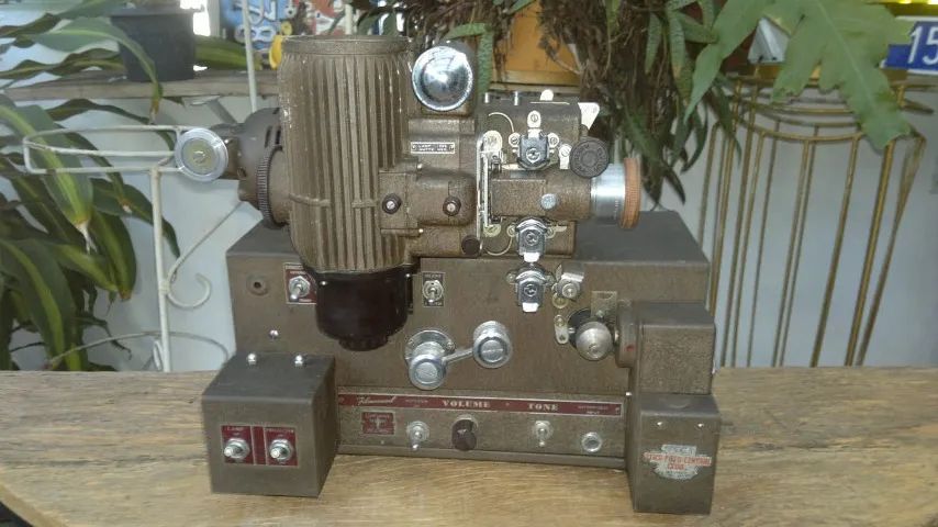 Projetor 16mm Bell & Howell