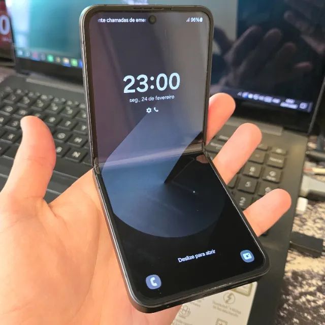 Galaxy Z Flip 6 256gb com detalhe - Foto 5