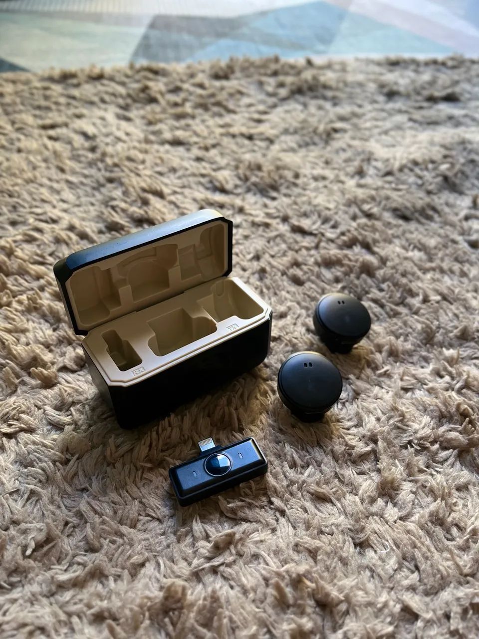 Kit Microfone Sem Fio Duplo p/ iPhone + Case Carregadora (Plug & Play)
