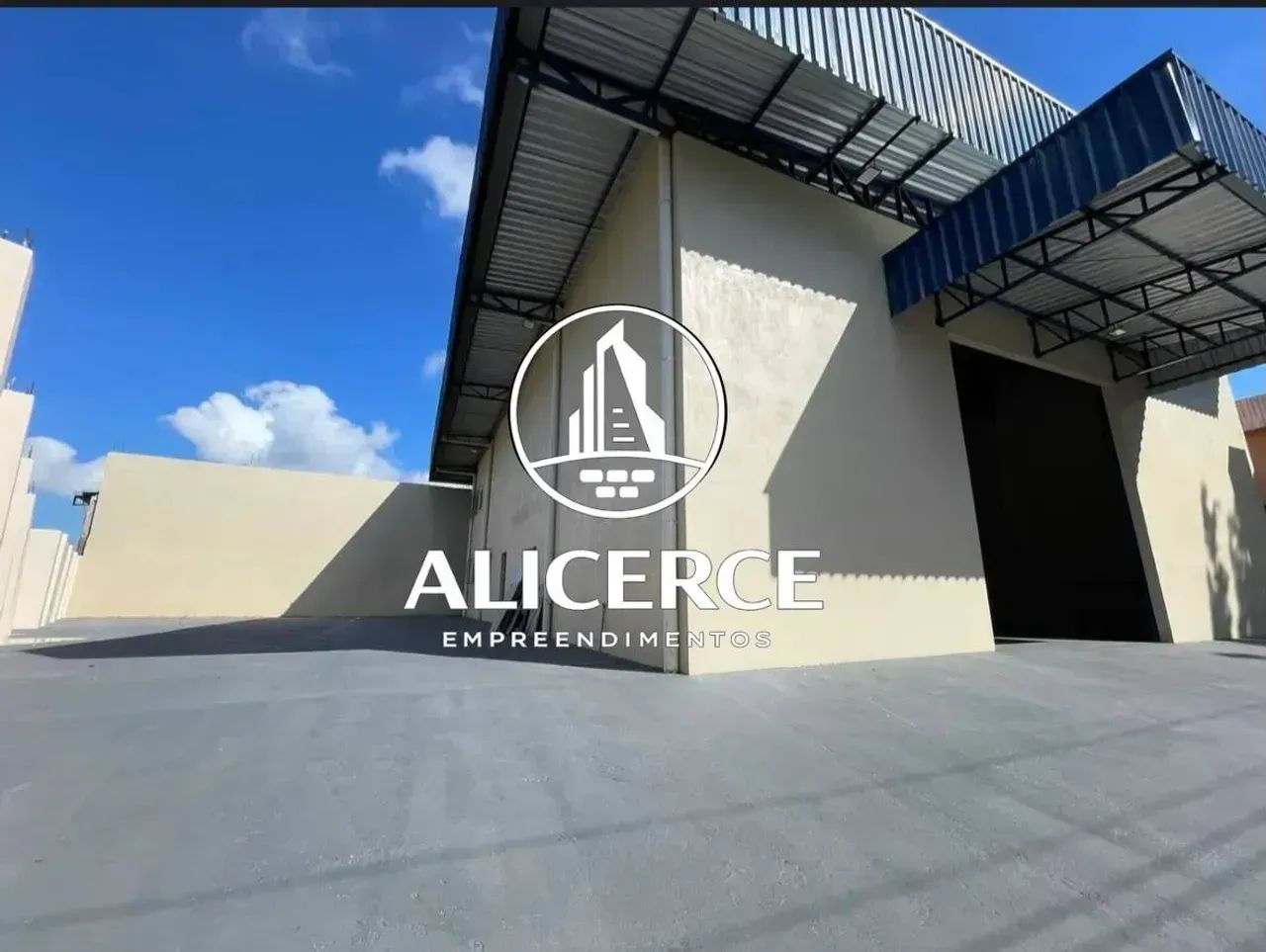 ALUGO GALPÃO COM 400 M2 NO PQ 10