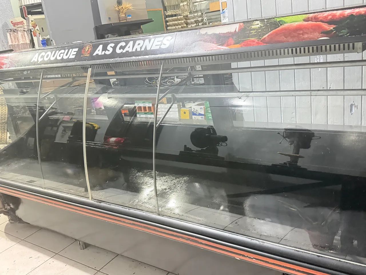 Vendo este balcão de carne de 3 m com duas lancheira - Foto 3