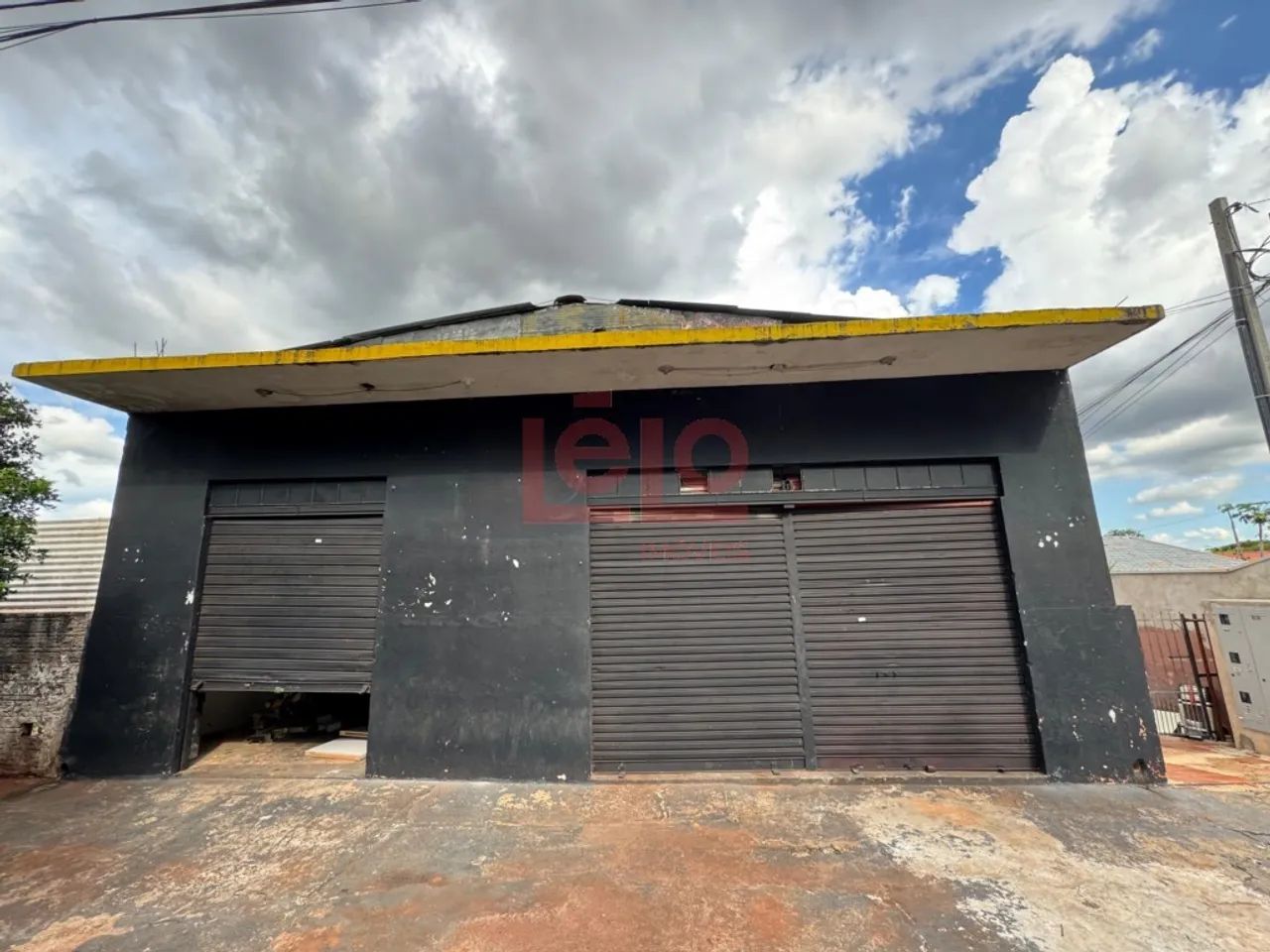 Salão comercial no jd. Alvorada + 2 casas, Ótimo para investidores !!!