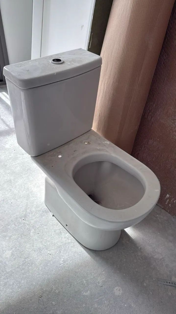Vaso sanitário Deca com caixa