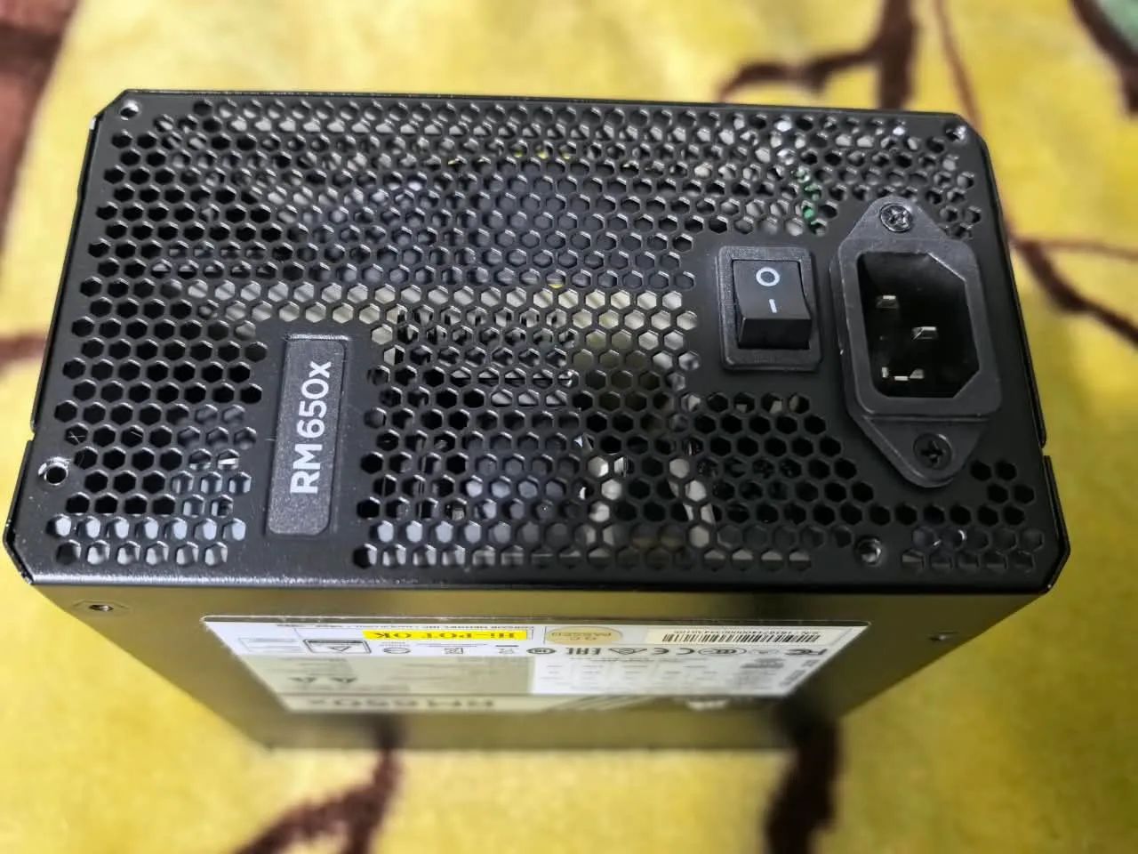 Fonte Corsair 650W 80 Plus Gold Modular RM650x Usada - Foto 3