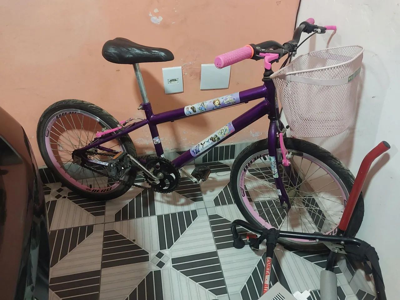 Bicicleta infantil com suporte veicular