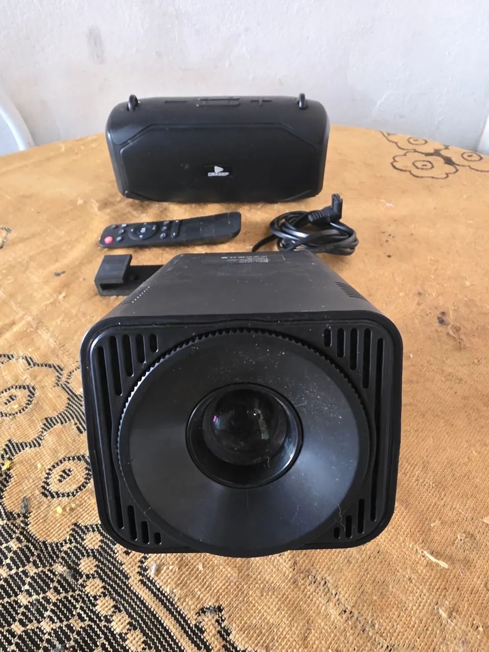 Projetor Hy320 com caixa de som potente e suporte para parede  - Foto 5