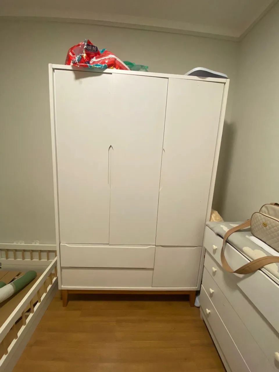 GUARDA ROUPA pequeno