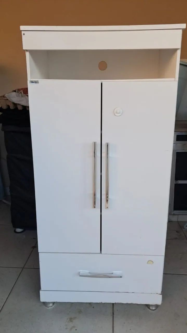 Armário multiuso com 2 portas e uma gaveta