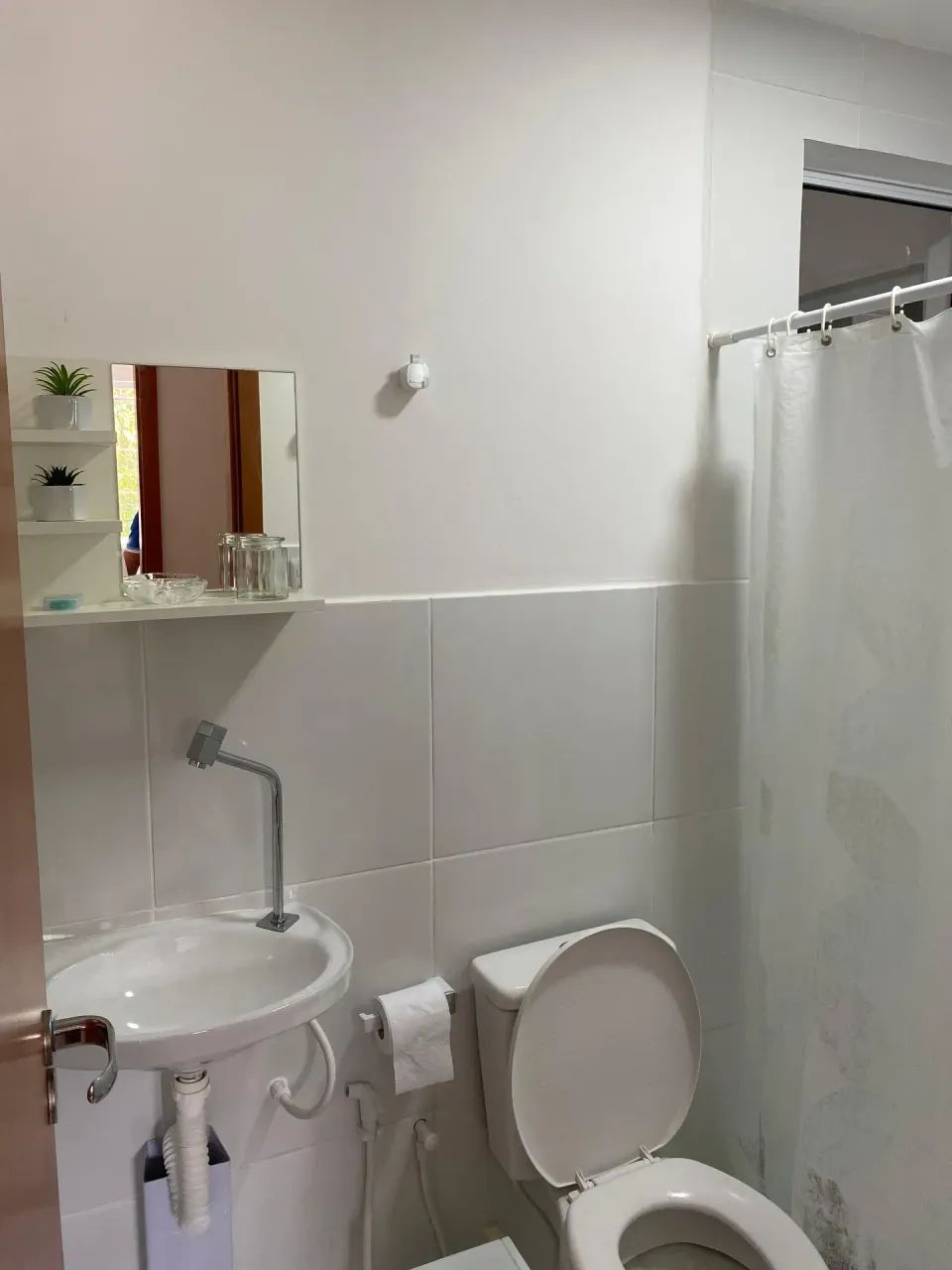 ALUGO LINDO MOBILIADO DE 2/4 SENDO 1 SUÍTE, PRÓXI. A JOÃO PAULO II - Foto 4