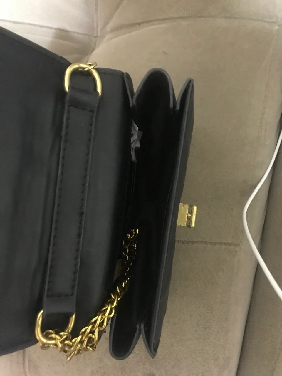 Bolsa preta com alça de corrente pequena  - Foto 2