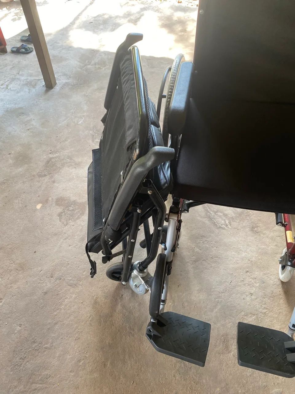 Vendo duas cadeiras de rodas. - Foto 5