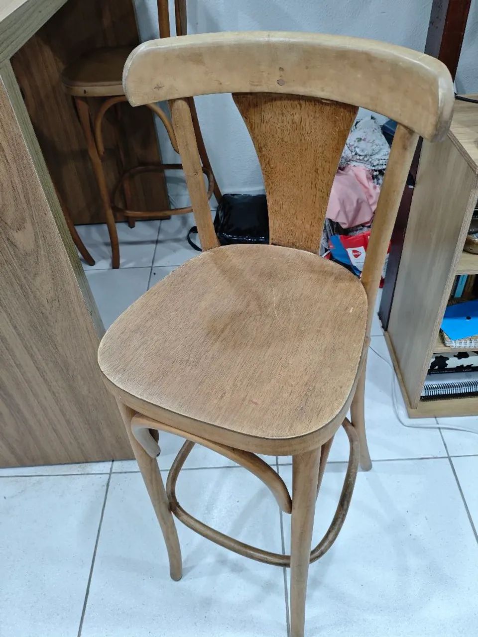 Mesa bancada de madeira maciça com 4 cadeiras - Foto 3