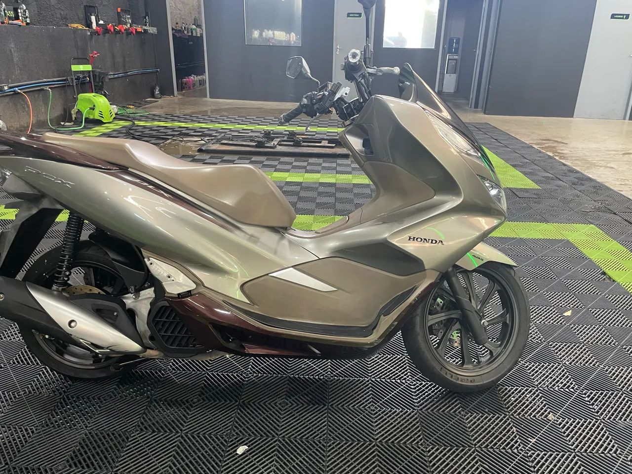PCX DLX 2022 - Foto 2