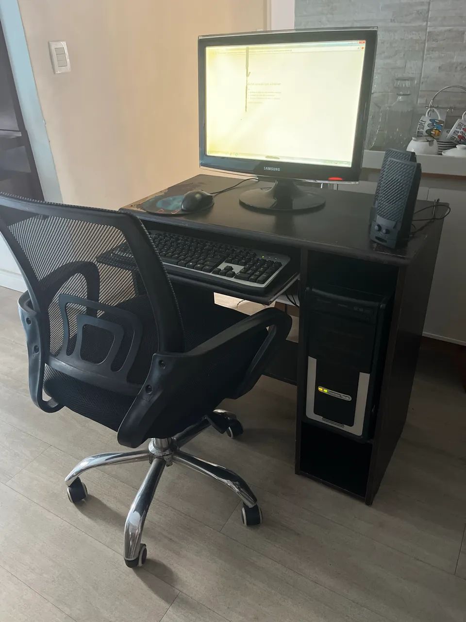 Vendo  computador completo com cadeira e mesa 