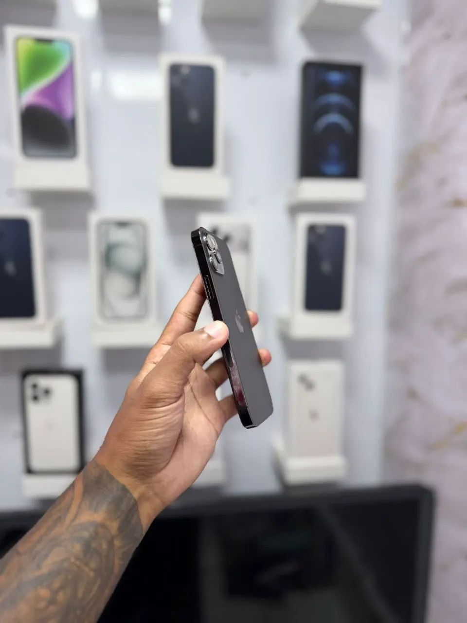 IPHONE 12 PRO 128GB PRETO<br>R$ 2.099,00 TOP - Foto 2