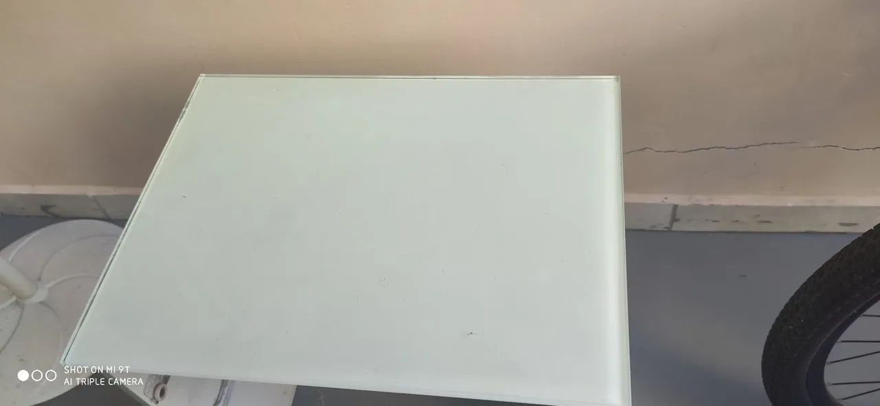 Mesa pequena de vidro 