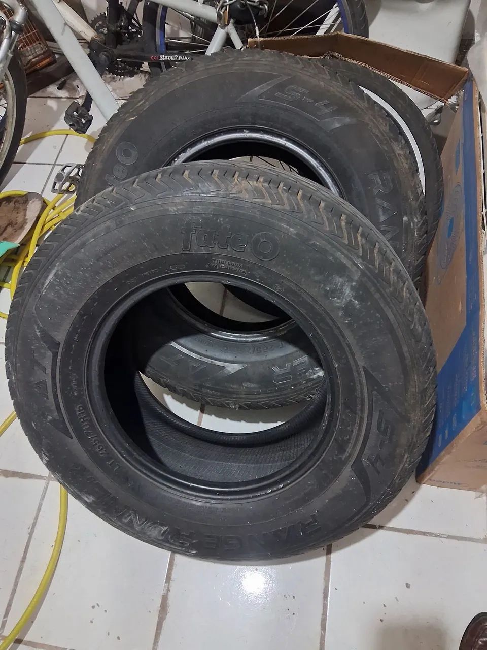 02 Pneus 265.70.16  por 150.00