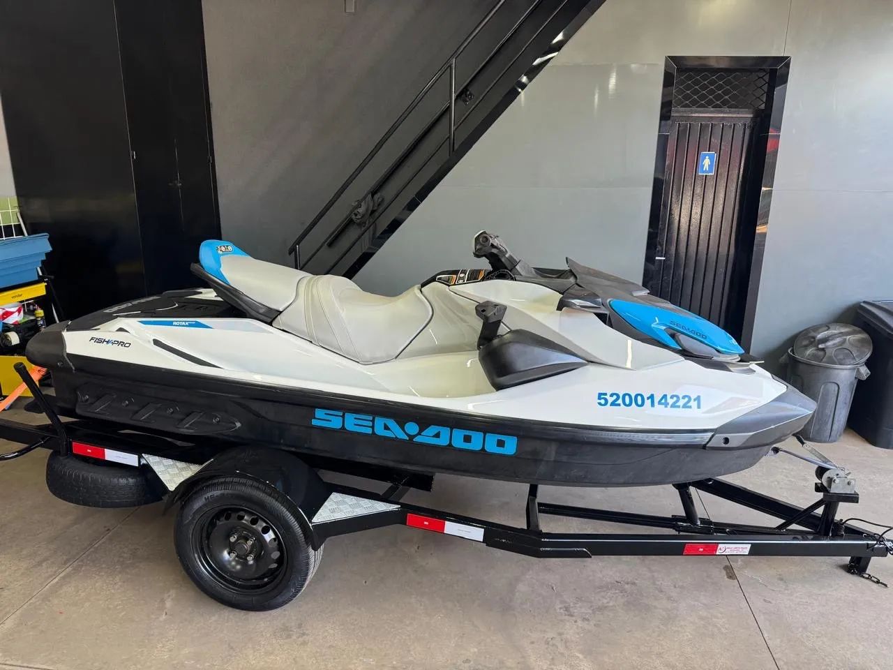 Vendo jet seadoo fishpro 130 com carretinha 
