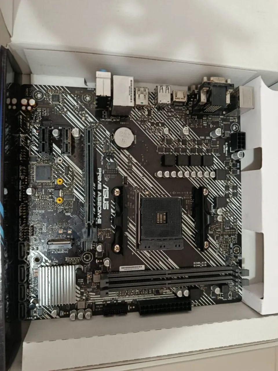 Placa mãe Asus Prime A520M-E com defeito