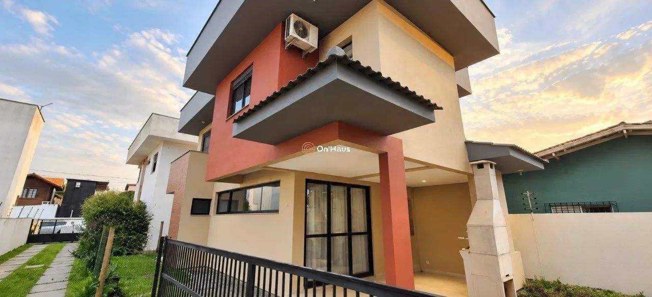 Casa à venda - 3 dormitórios - 1 suíte com 118m2 - Campeche