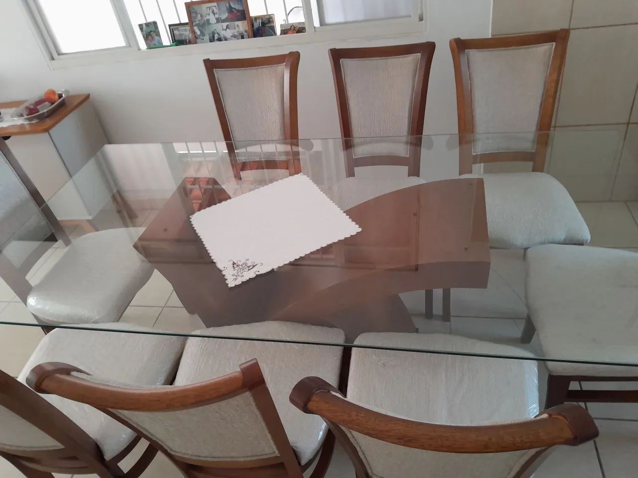 Mesa de jantar.  Pouco usada. Com 8 cadeiras  - Foto 3
