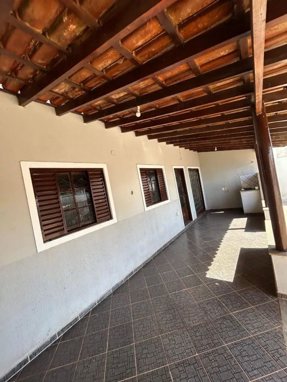 Alugo uma casa 