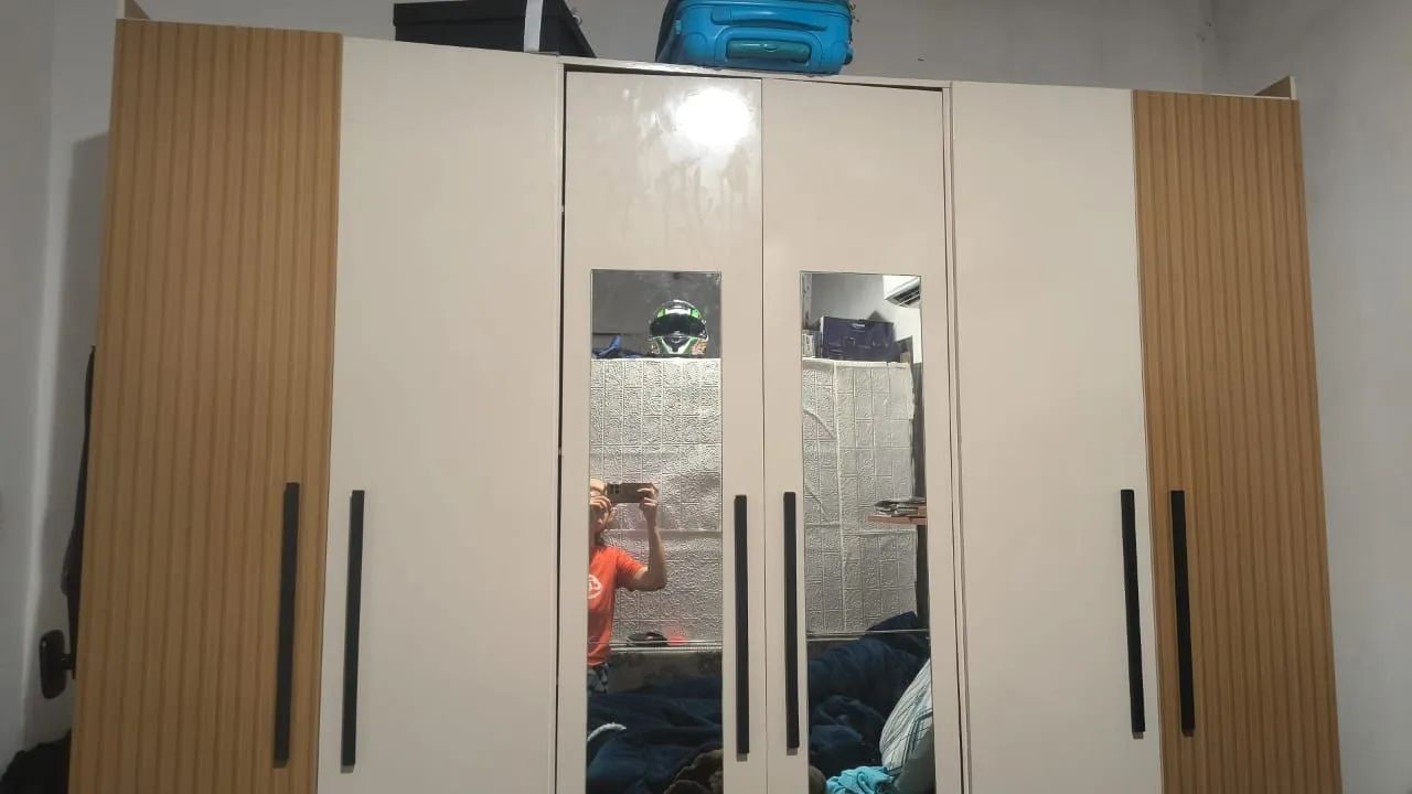 Guarda roupa 6 portas 