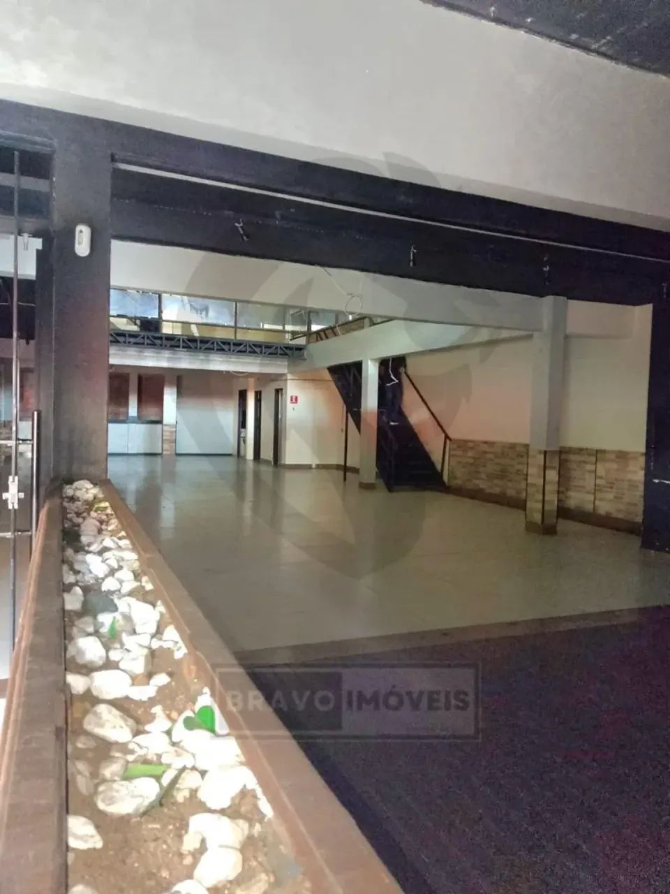 Prédio comercial para aluguel com 1000 metros quadrados em Centro - Diadema - SP