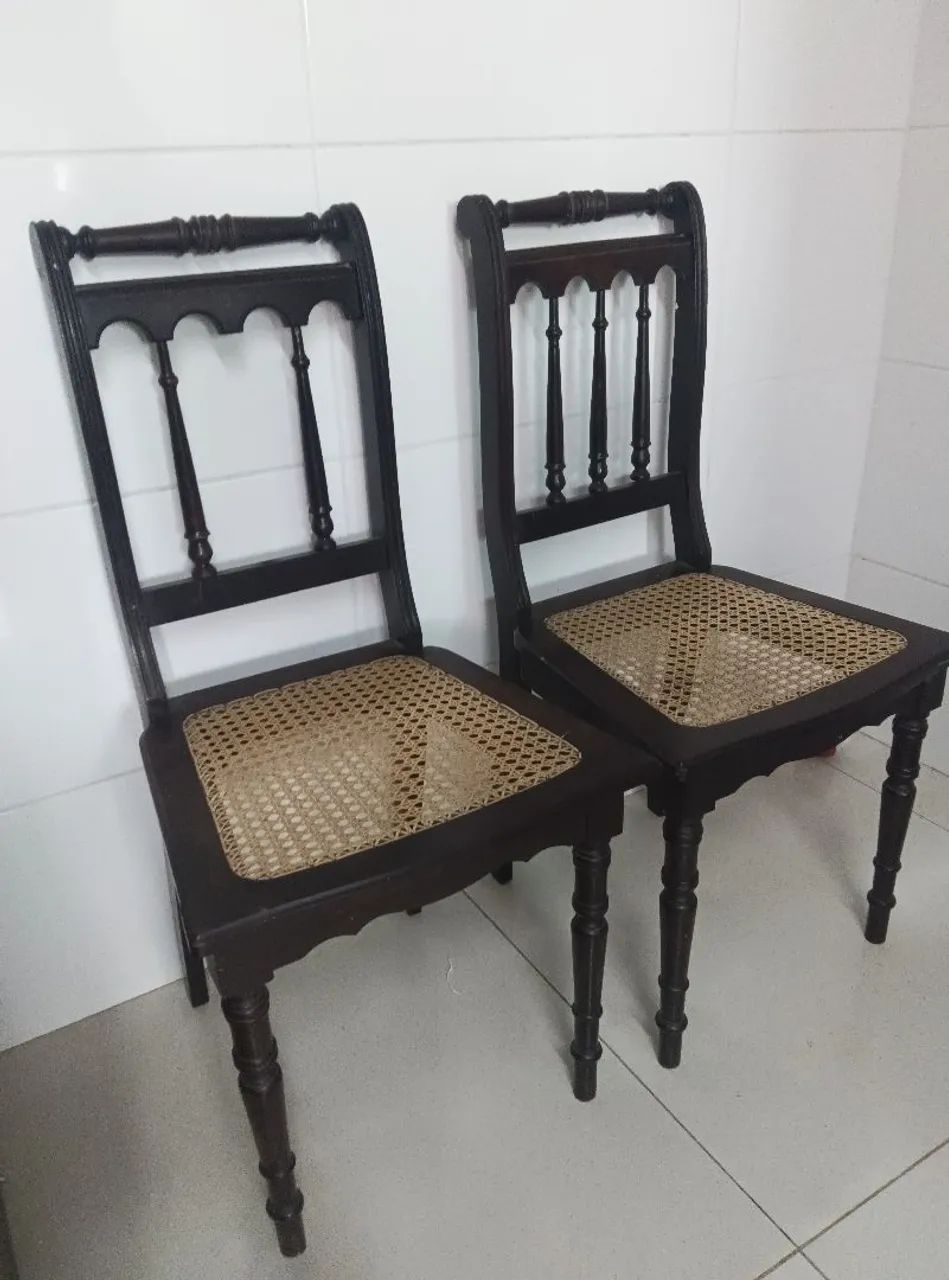 Cadeiras de madeira