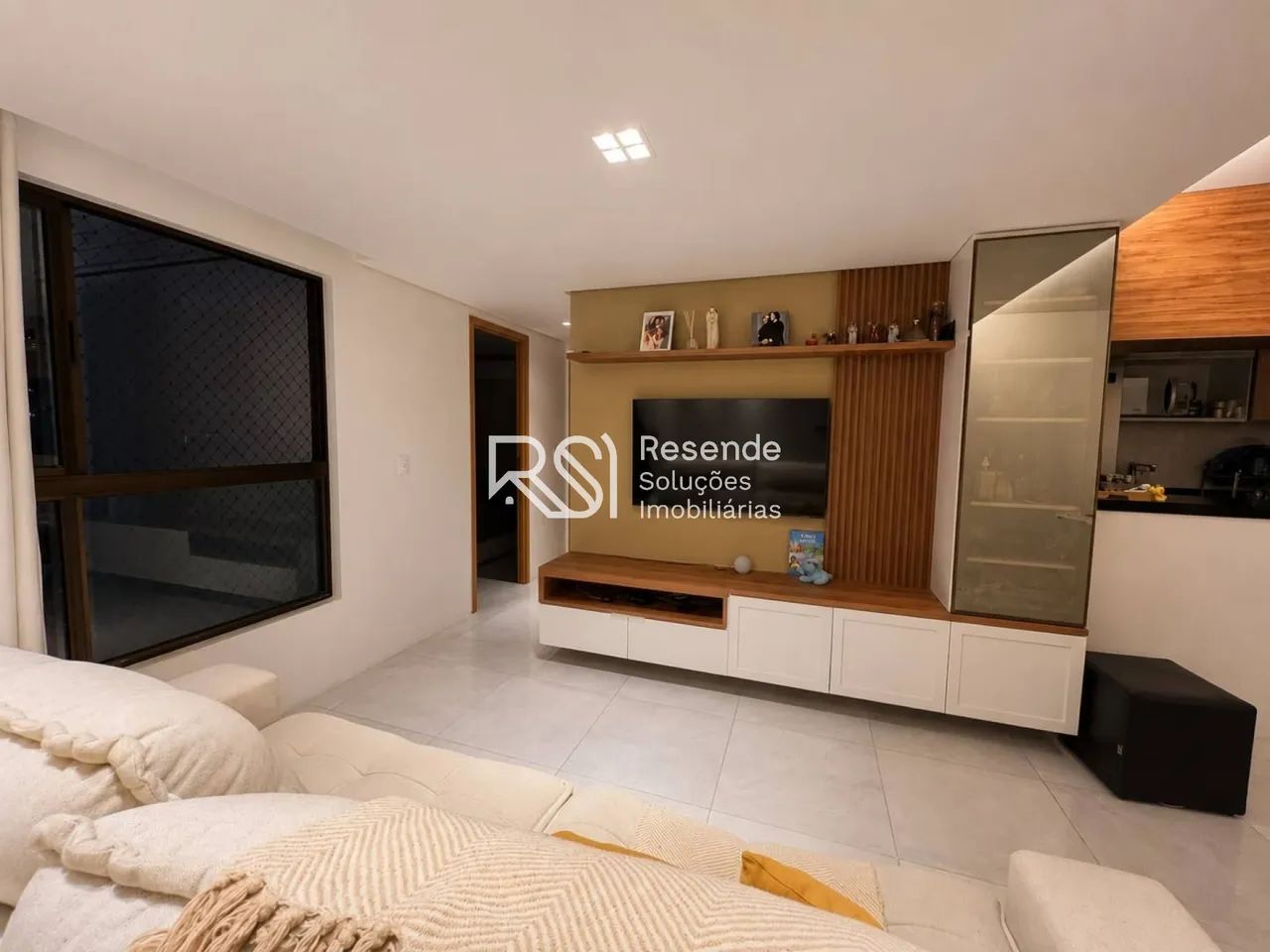 Apartamento a venda no Edifício Venusia Oliveira | 2 Quartos com Suíte | Totalmente Reform - Foto 2