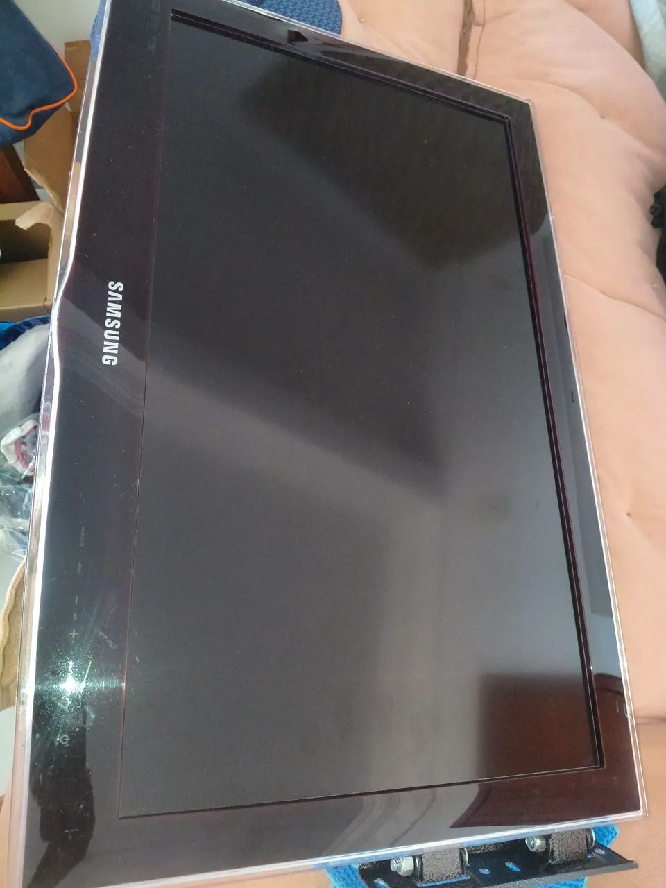 Tv samsung 30 polegadas usada ,não é Smart e já vem com braço extensor que vai na parede, - Foto 2