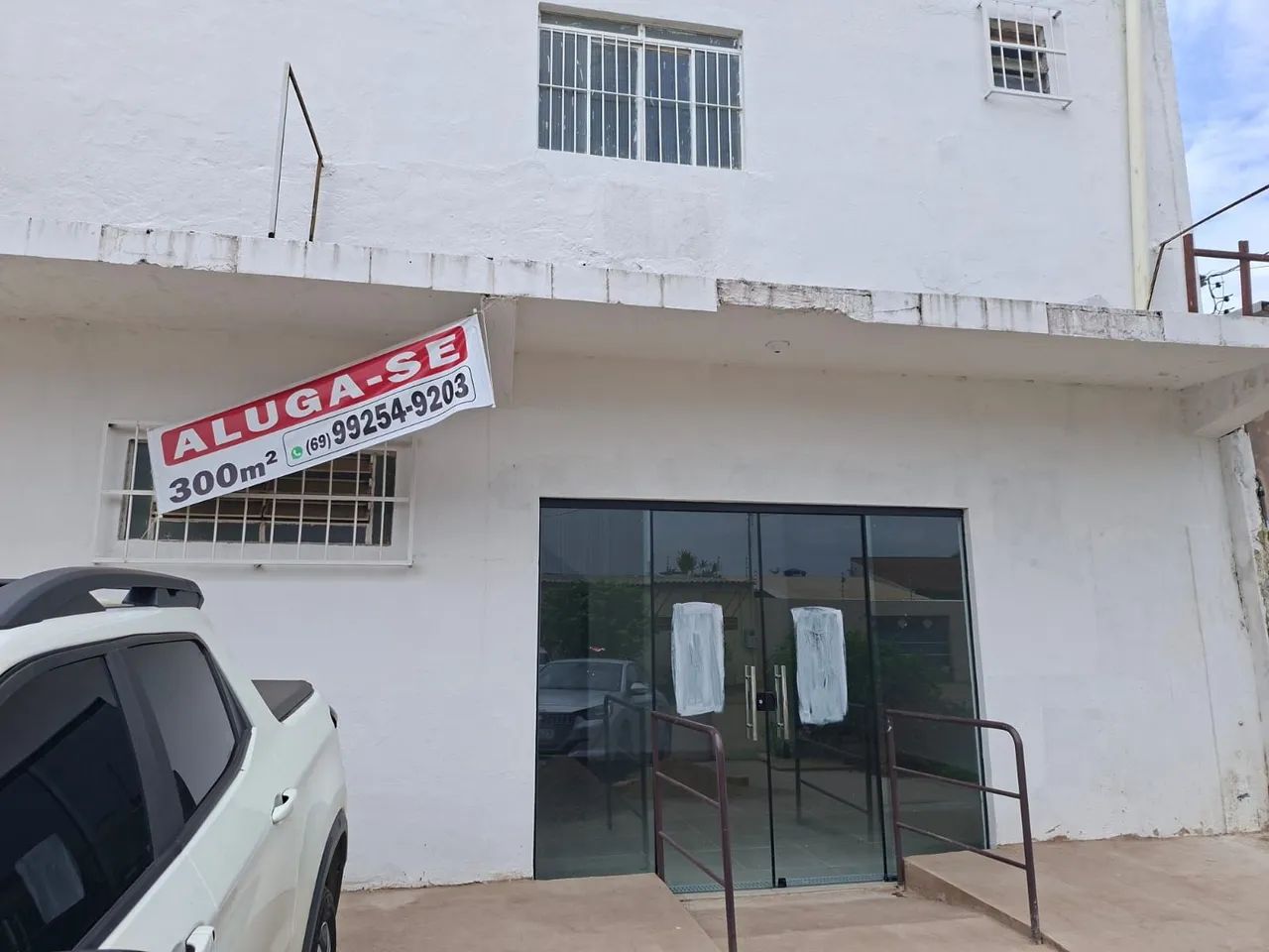 Sala comercial térrea e grande sala sobreloja
