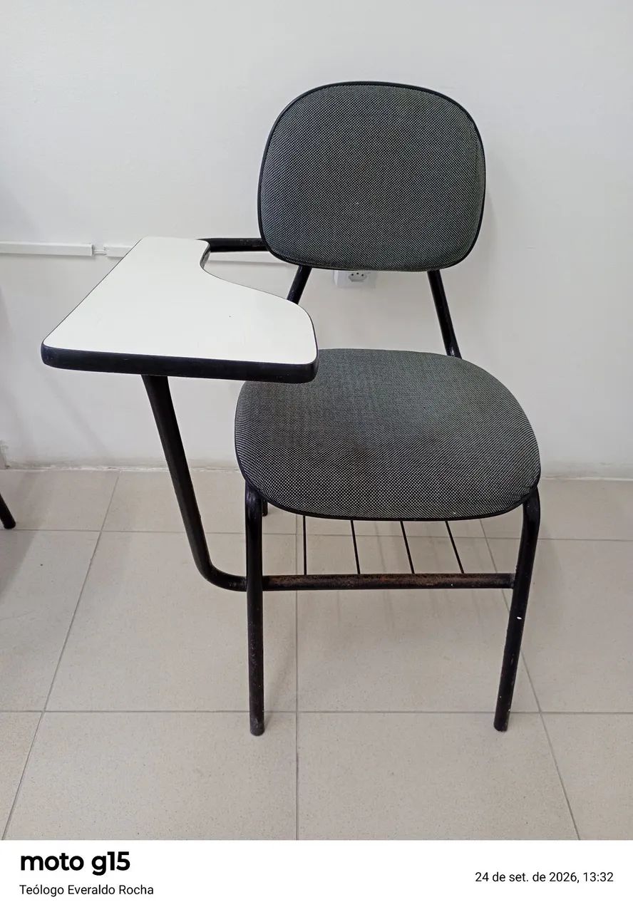 Carteira escolar com braço 