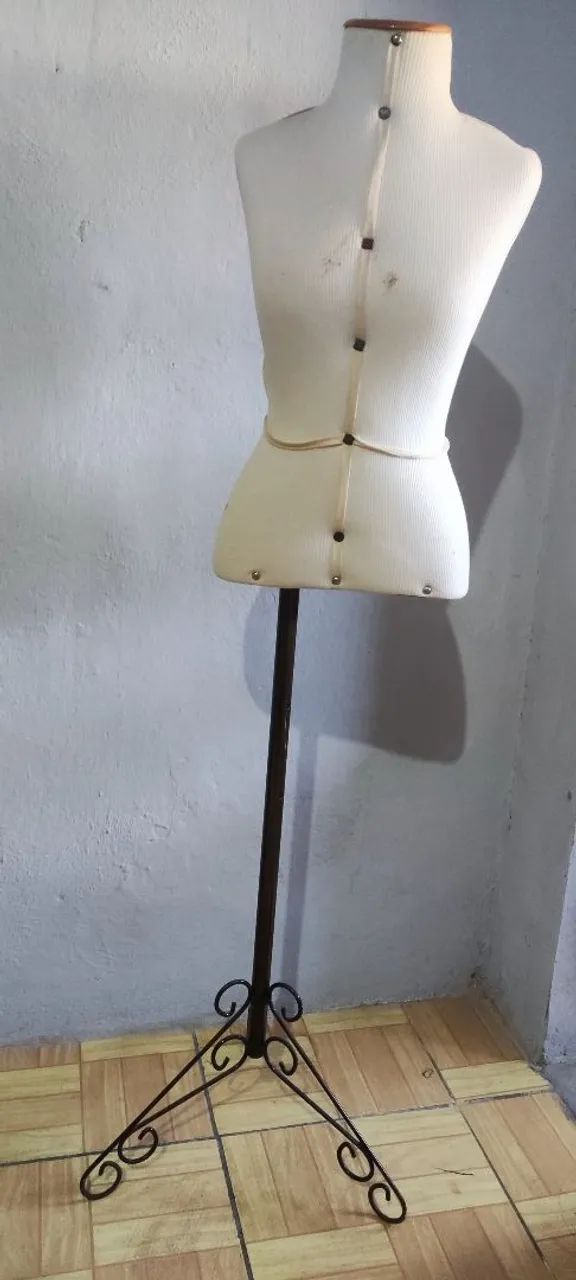 Manequim usado mais em bom estado perfeito para sua loja