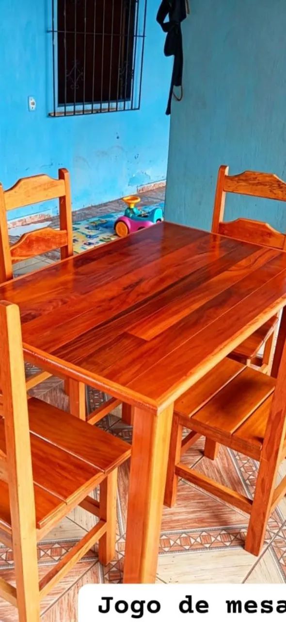 Vendo mesa cm 4 cadeiras 