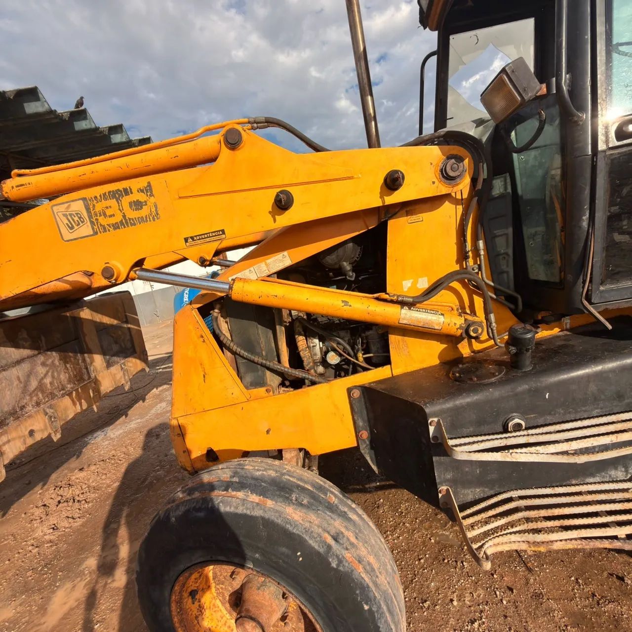 Retroescavadeira JCB 3C - Foto 5