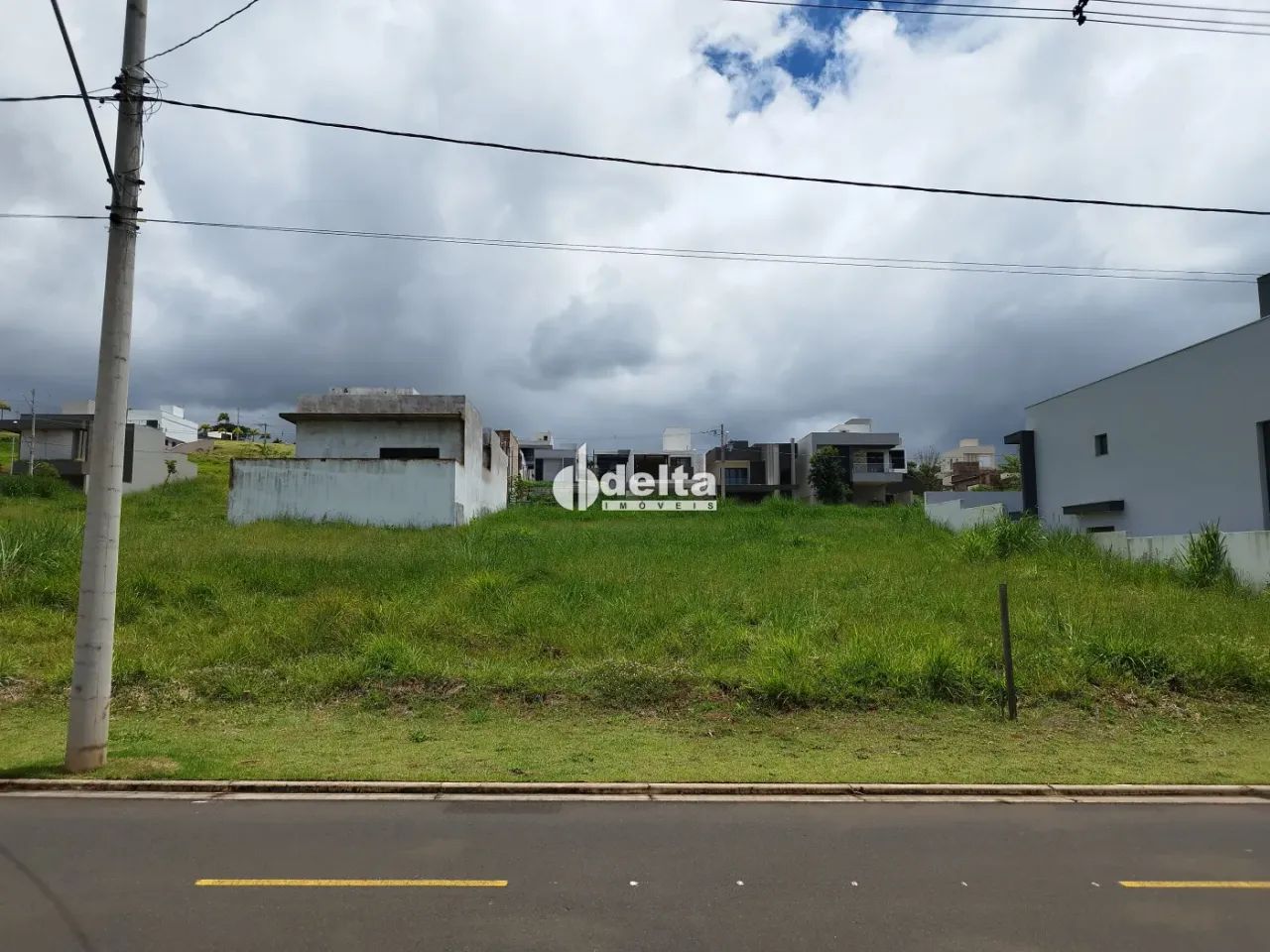 Terreno em Condomínio disponível para venda no bairro Granja Marileusa em Uberlândia-MG