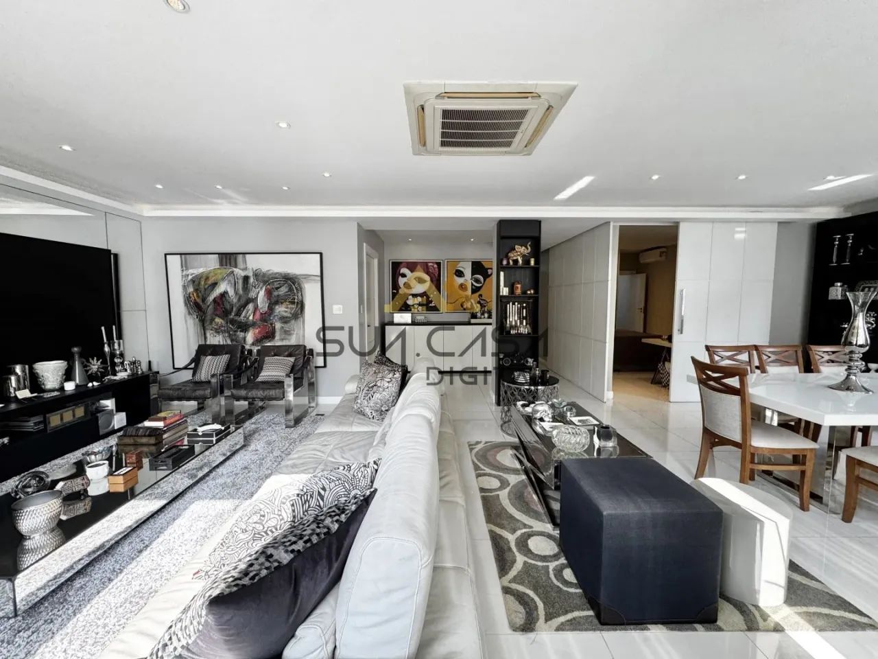 Apartamento reformado à venda em Copacabana com vista lateral mar. REF: AP0364