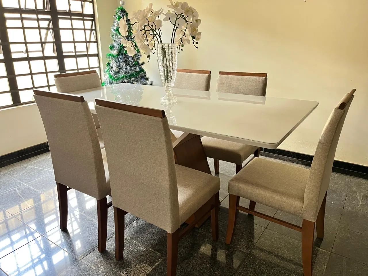 Mesa linda de madeira 