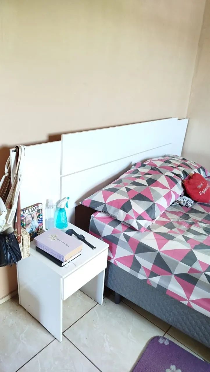 Cabeceira para cama casal com dois criados-mudos