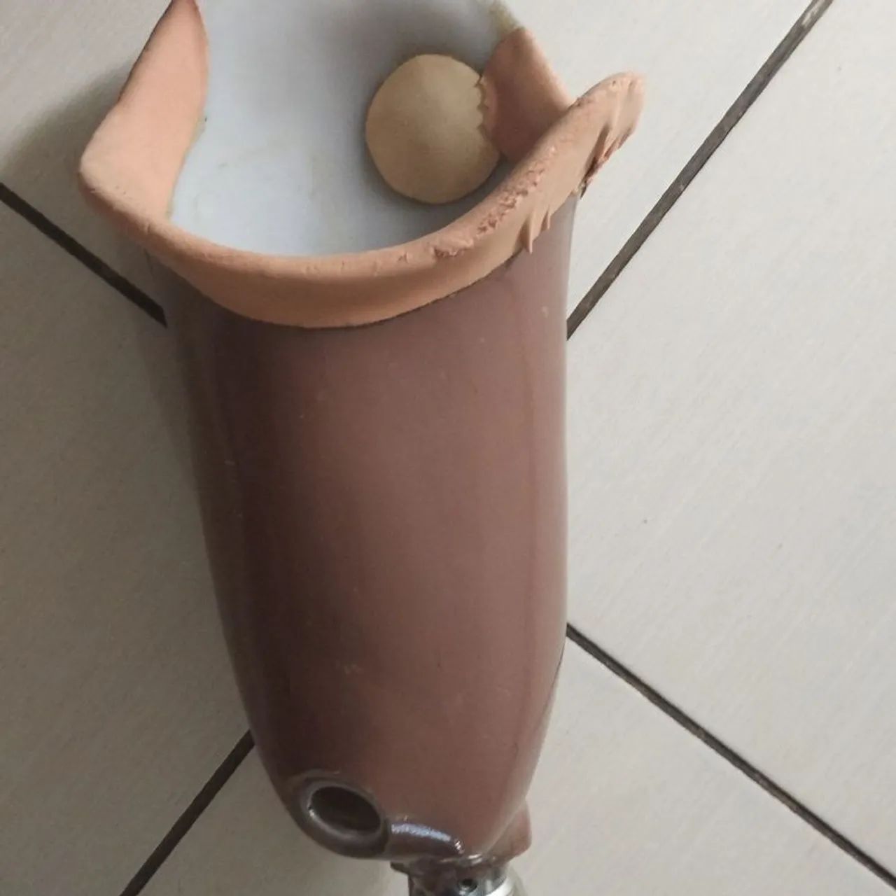 perna mecânica, dobra o joelho (Nunca foi usada). - Foto 6