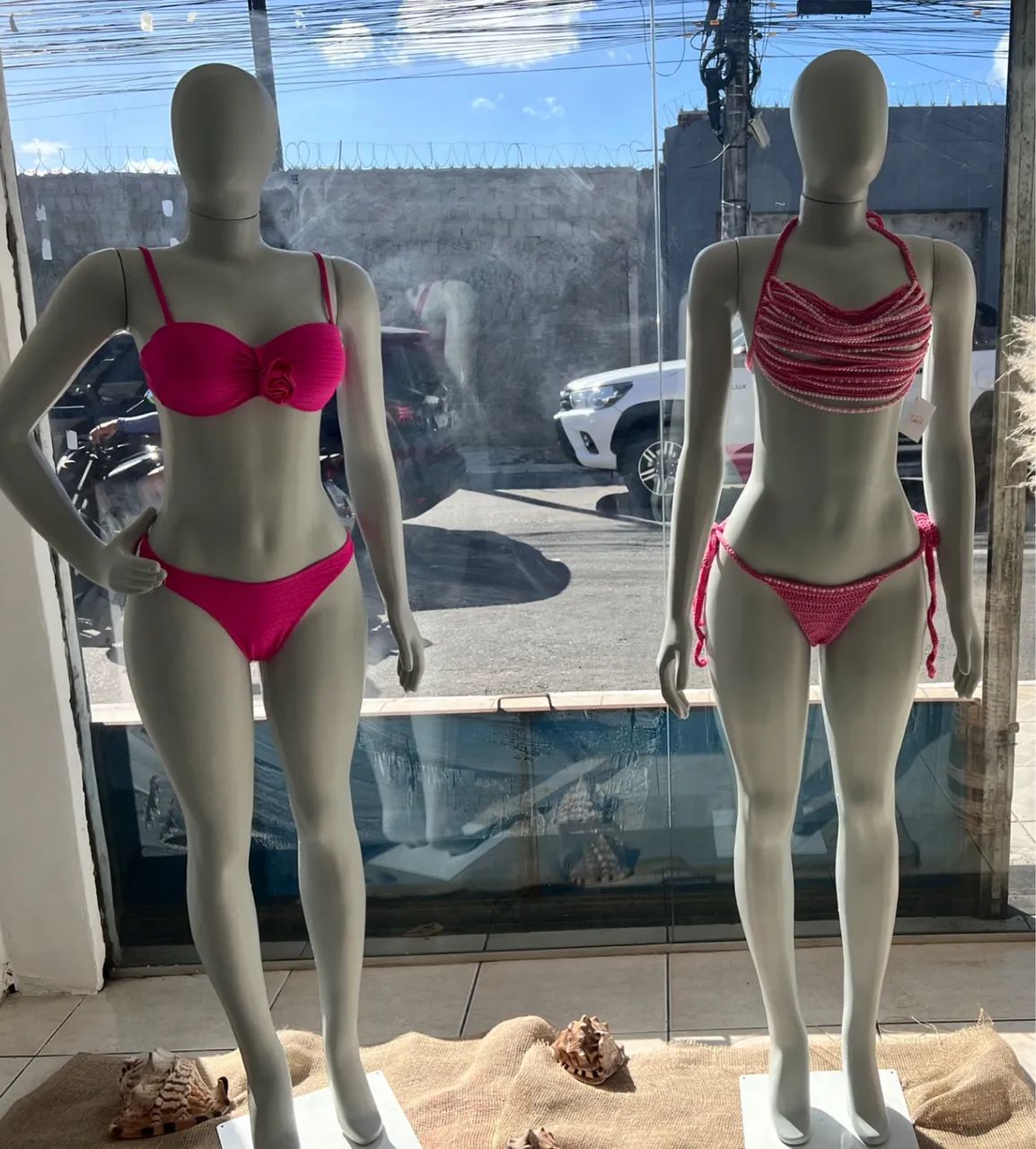 2 Manequins Femininos de Loja | Corpo Inteiro + 3 Braços Cada - Ótimo Estado