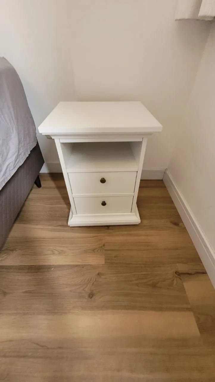  PAR DE MESAS DE CABECEIRA - DESIGN CLÁSSICO E ELEGANTE  - Foto 3