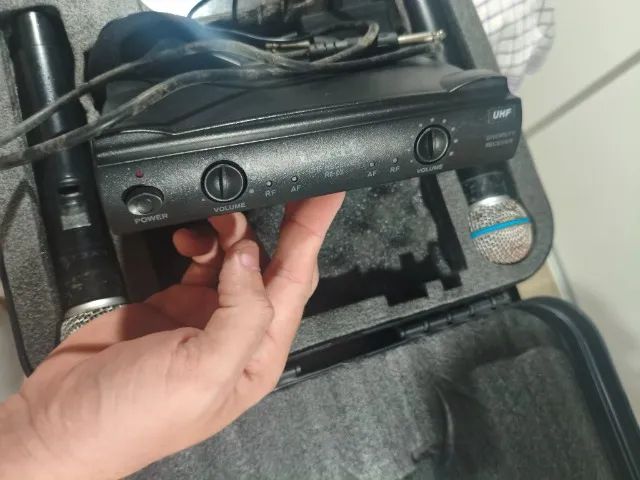 Microfone Sem Fio Lyco UHF Duplo com Maleta Profissional
