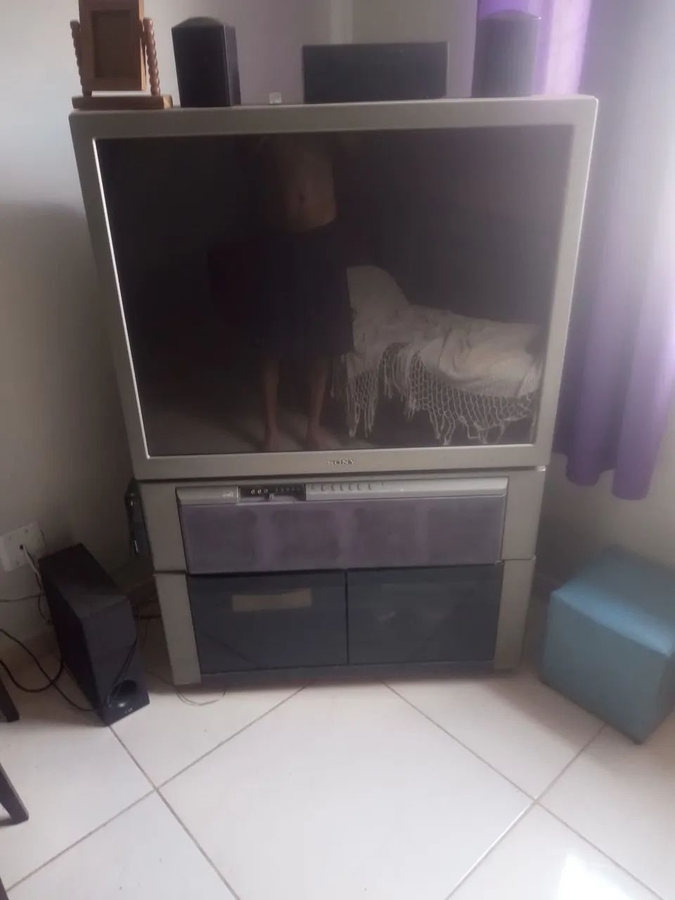 Vendo Tv de projeção Sony 43 polegadas... Raridade