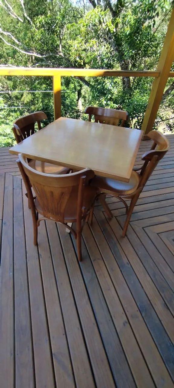 Vendo 2 mesas 80x80 cm e 4 cadeiras