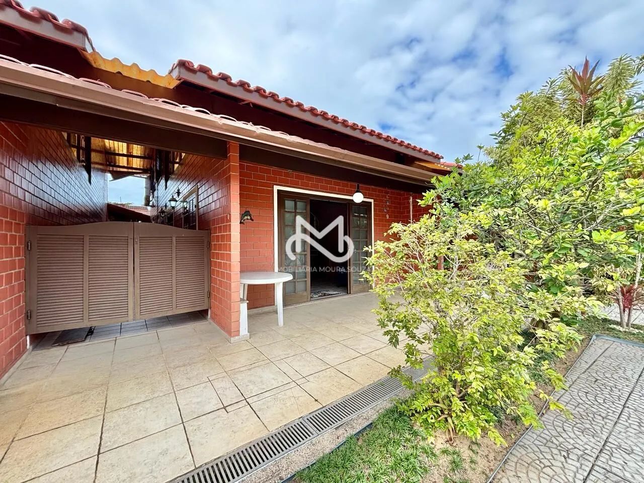 Casa para locação a 200m da praia em Villagio no Jardim Indaiá em Bertioga/SP